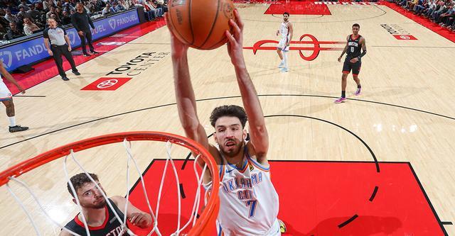 亚历山大盛赞切特:他毫无疑问是全明星球员